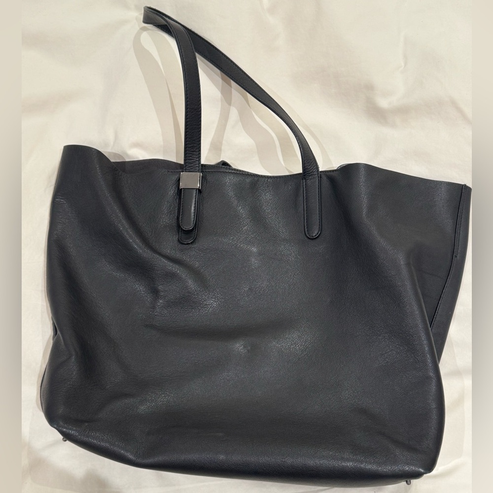 Everlane Elegant Black Leather Tote Bag